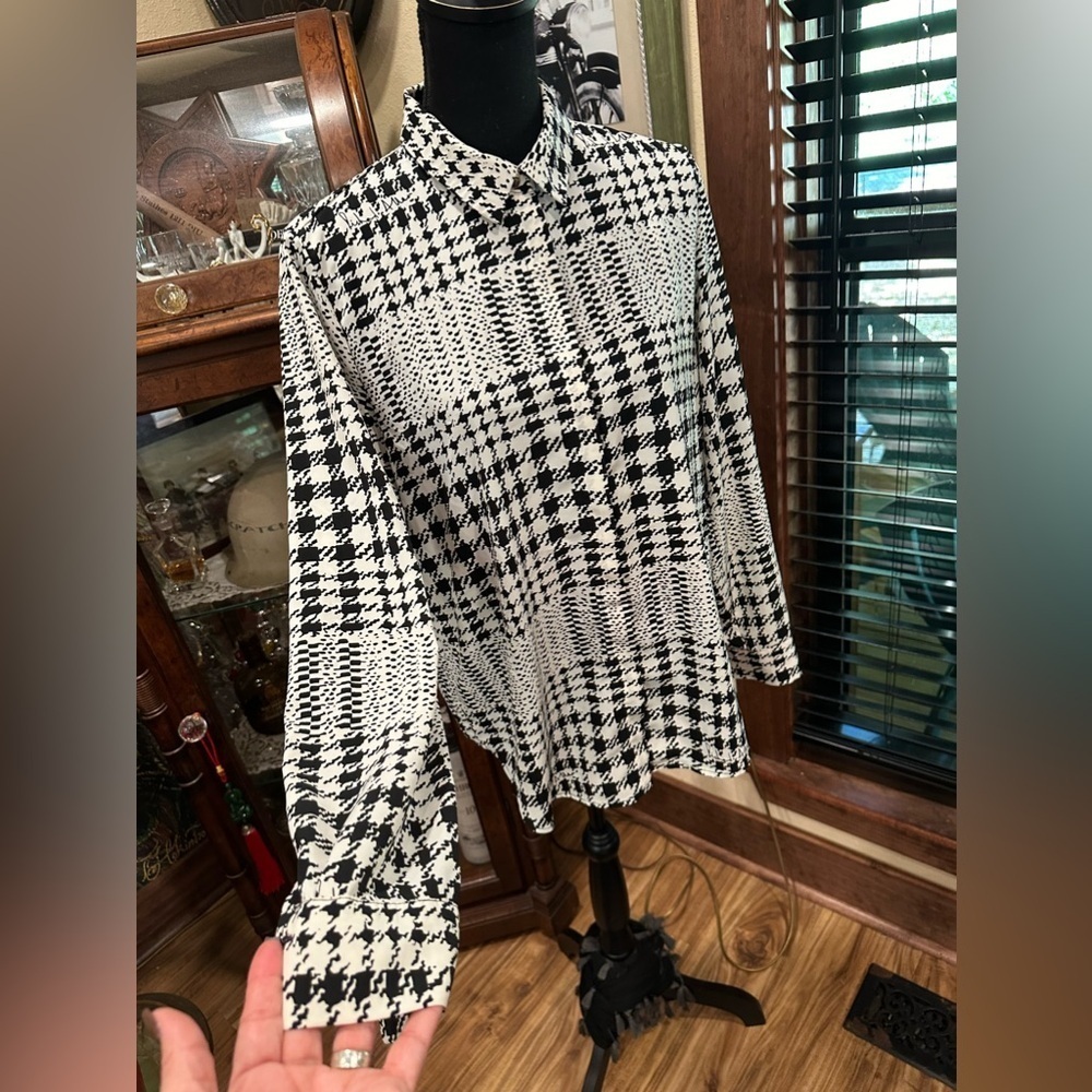 EUC Richard Allen X H&M Houndstooth Long Sleeve Button Blouse  Sz 6